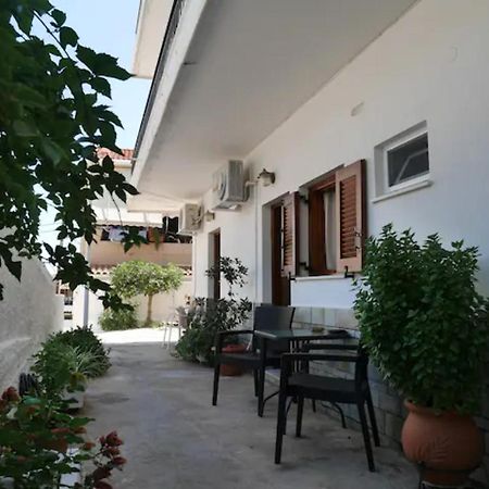 Chrysoula'S Welcoming Triple Room With Yard Monemvasía Exteriér fotografie